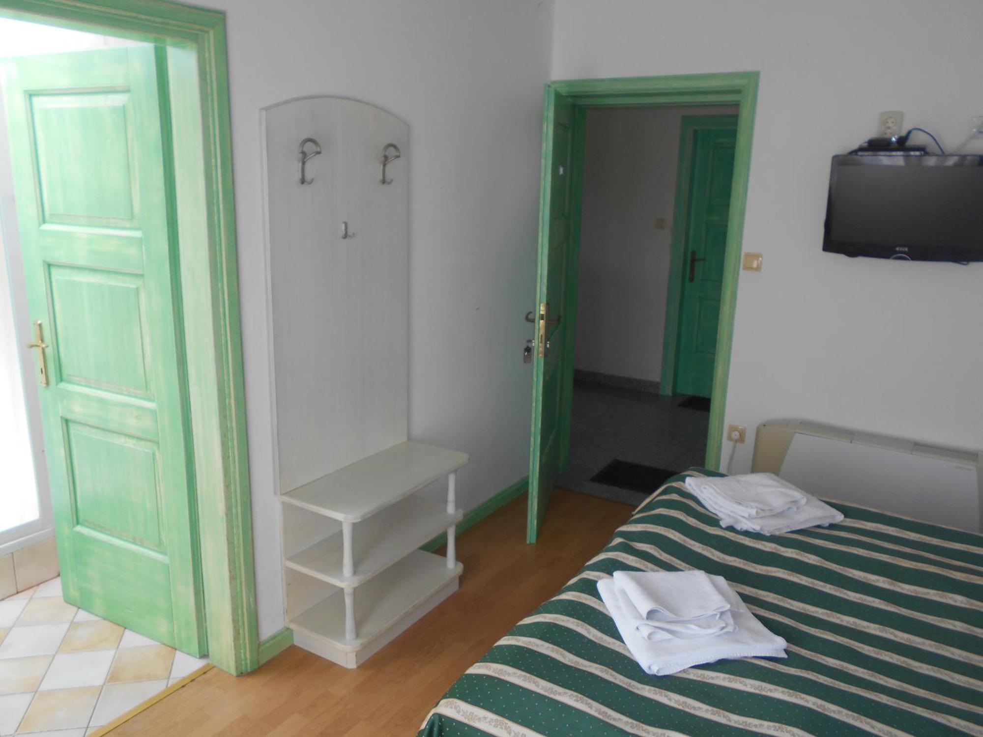 Pansion Dragica Apartment Rab Town Bagian luar foto
