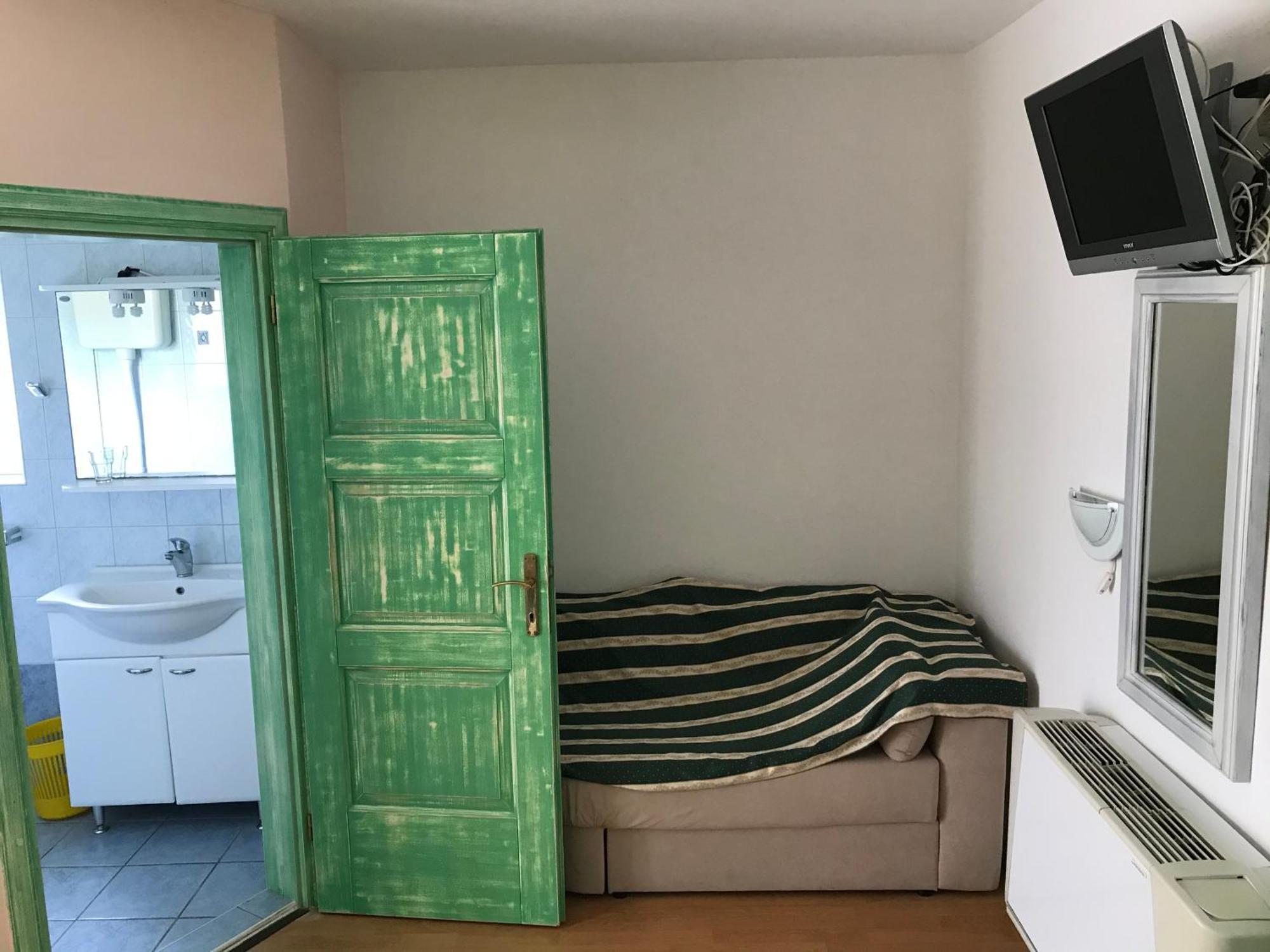 Pansion Dragica Apartment Rab Town Bagian luar foto